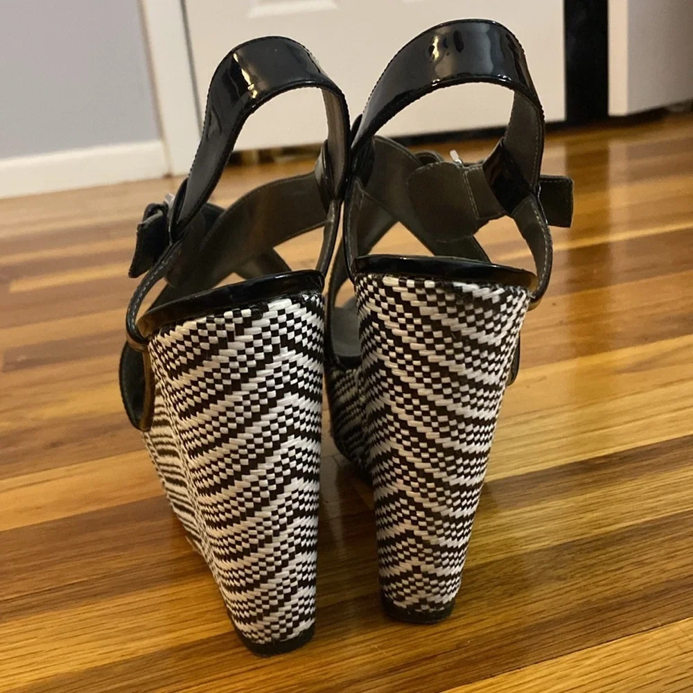 Guess Women’s Black and White Striped Wedges Size 9